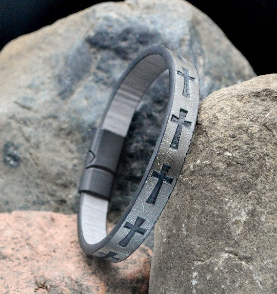 Bracelet-Eden Merry-Magnetic-Cross-Grey